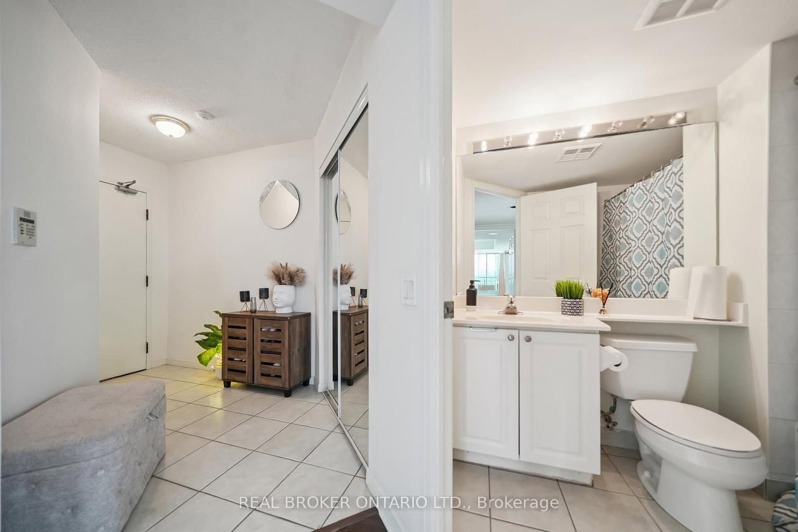 28 Harrison Garden Boulevard, Unit 808 thumbnail 7