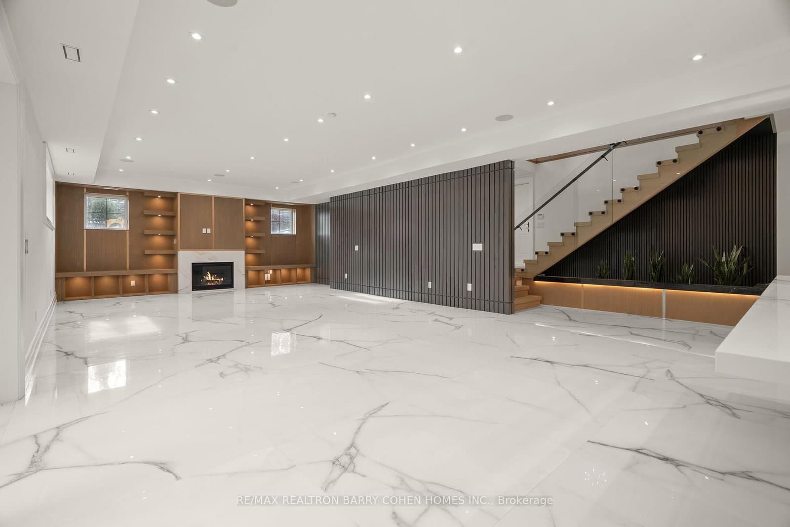 81 Upper Canada Drive thumbnail 41