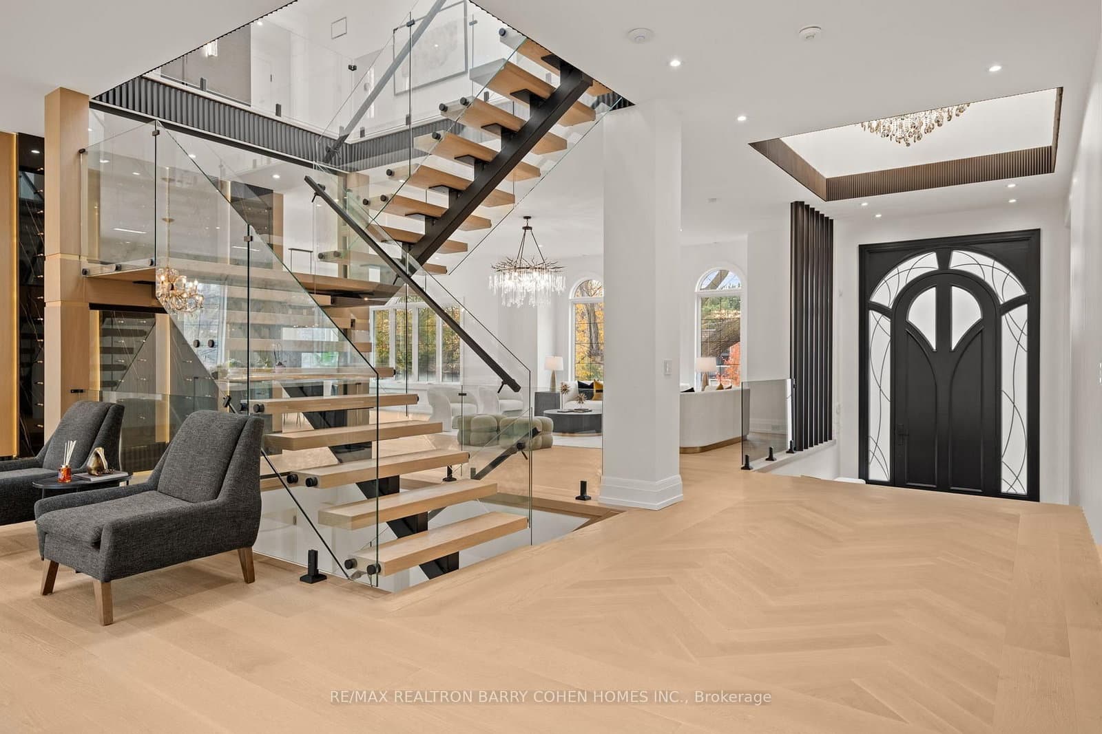 81 Upper Canada Drive thumbnail 5