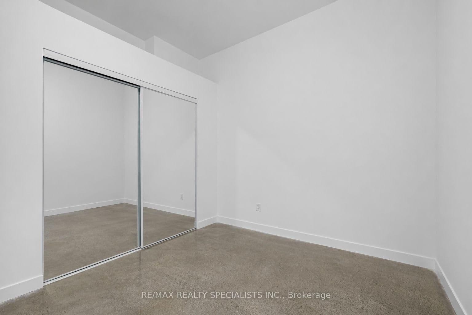 569 King Street E, Unit 301 thumbnail 5