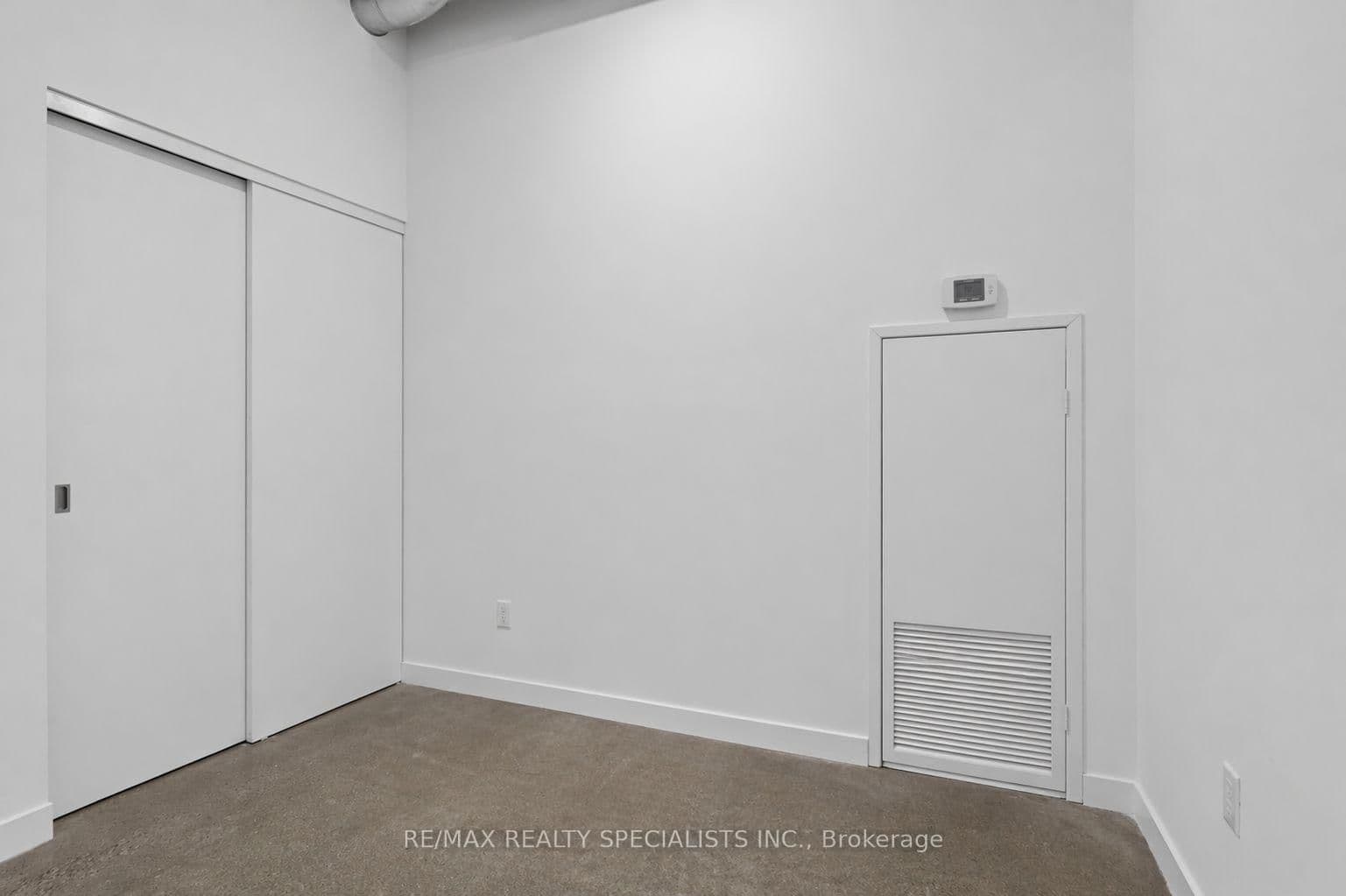 569 King Street E, Unit 301 thumbnail 6