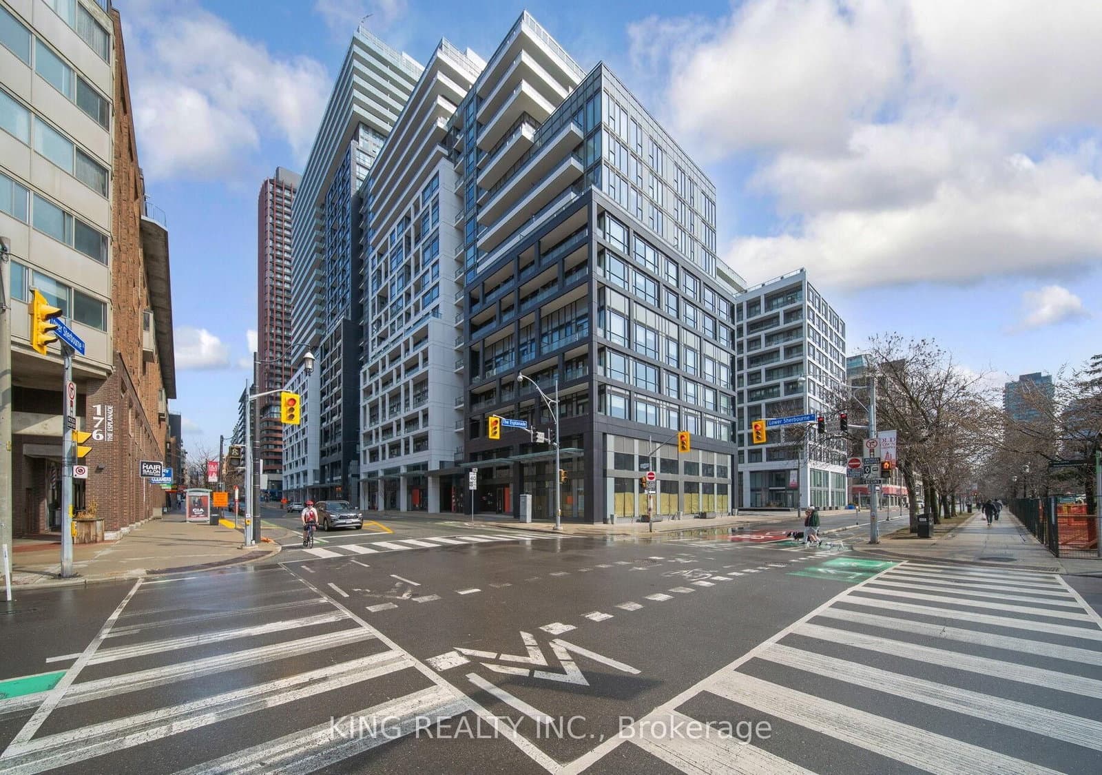 #233 - 121 Lower Sherbourne Street S