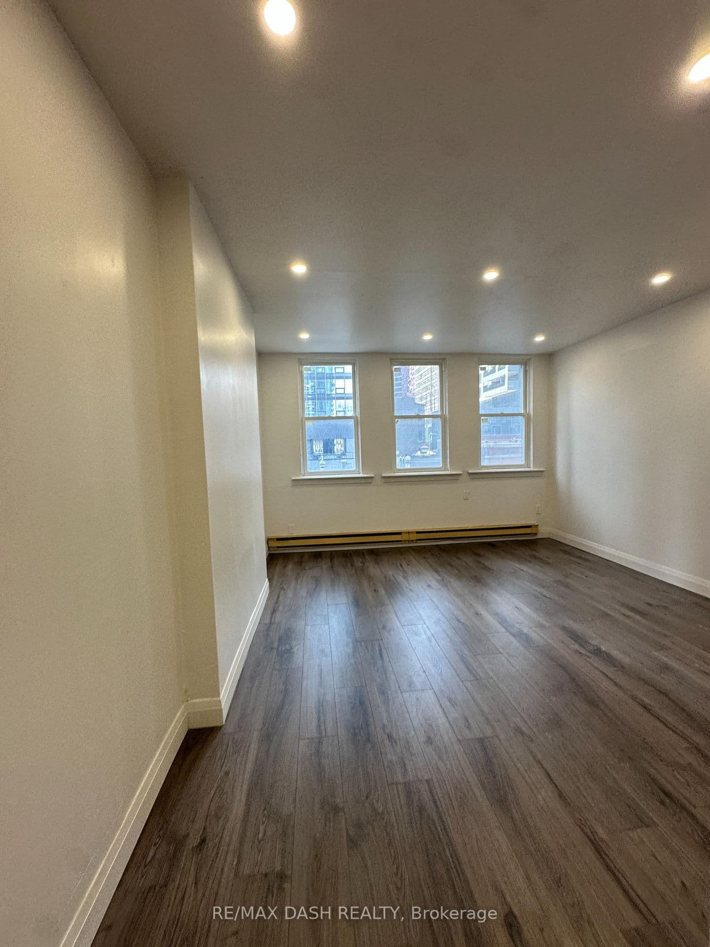 565 Yonge Street, Unit 4FL thumbnail 2