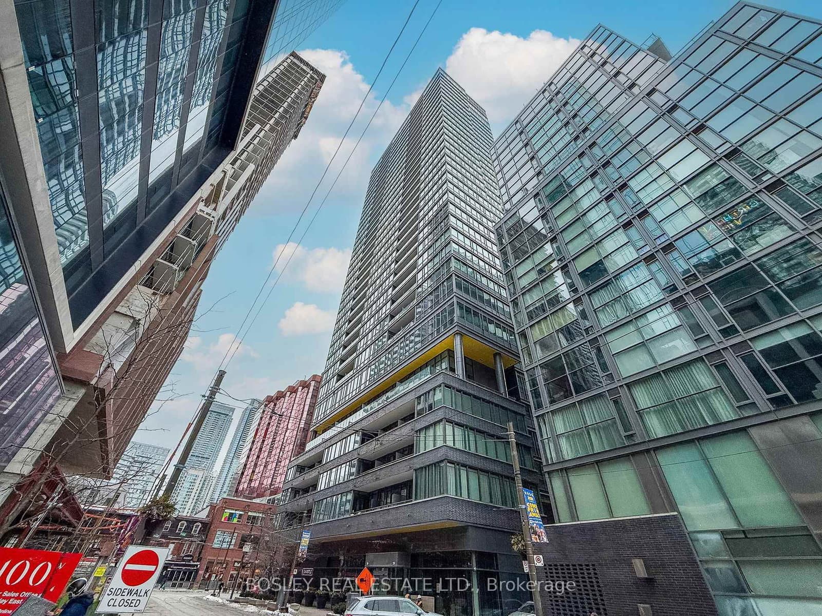 8 Charlotte Street, Unit 1807