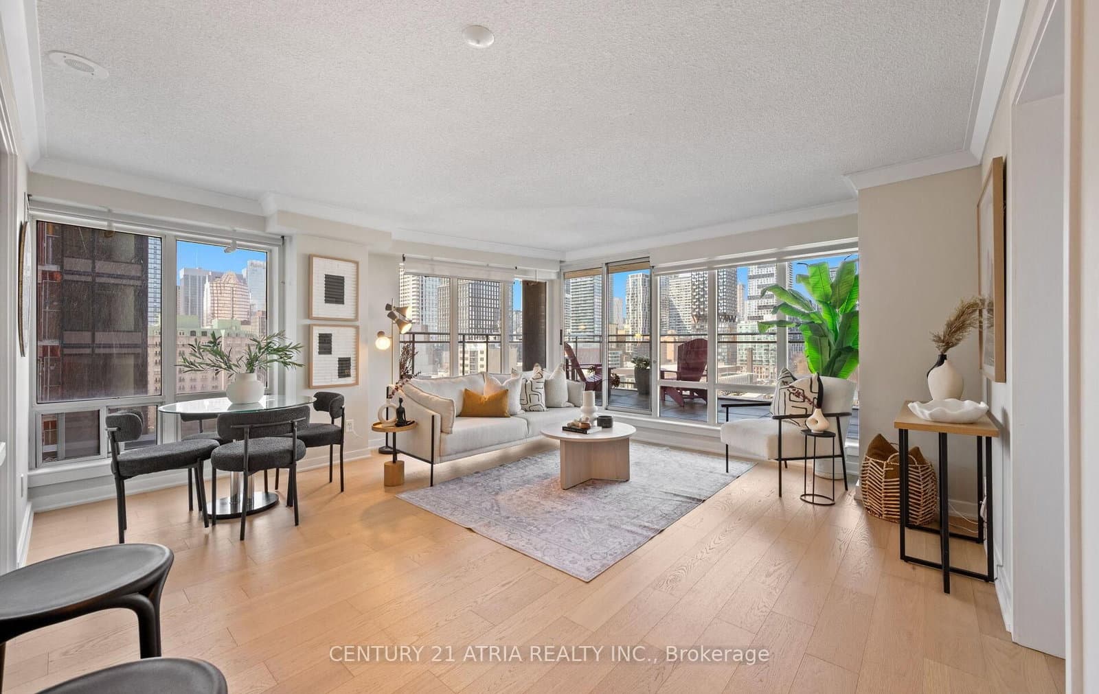 #1005 - 255 Richmond Street E