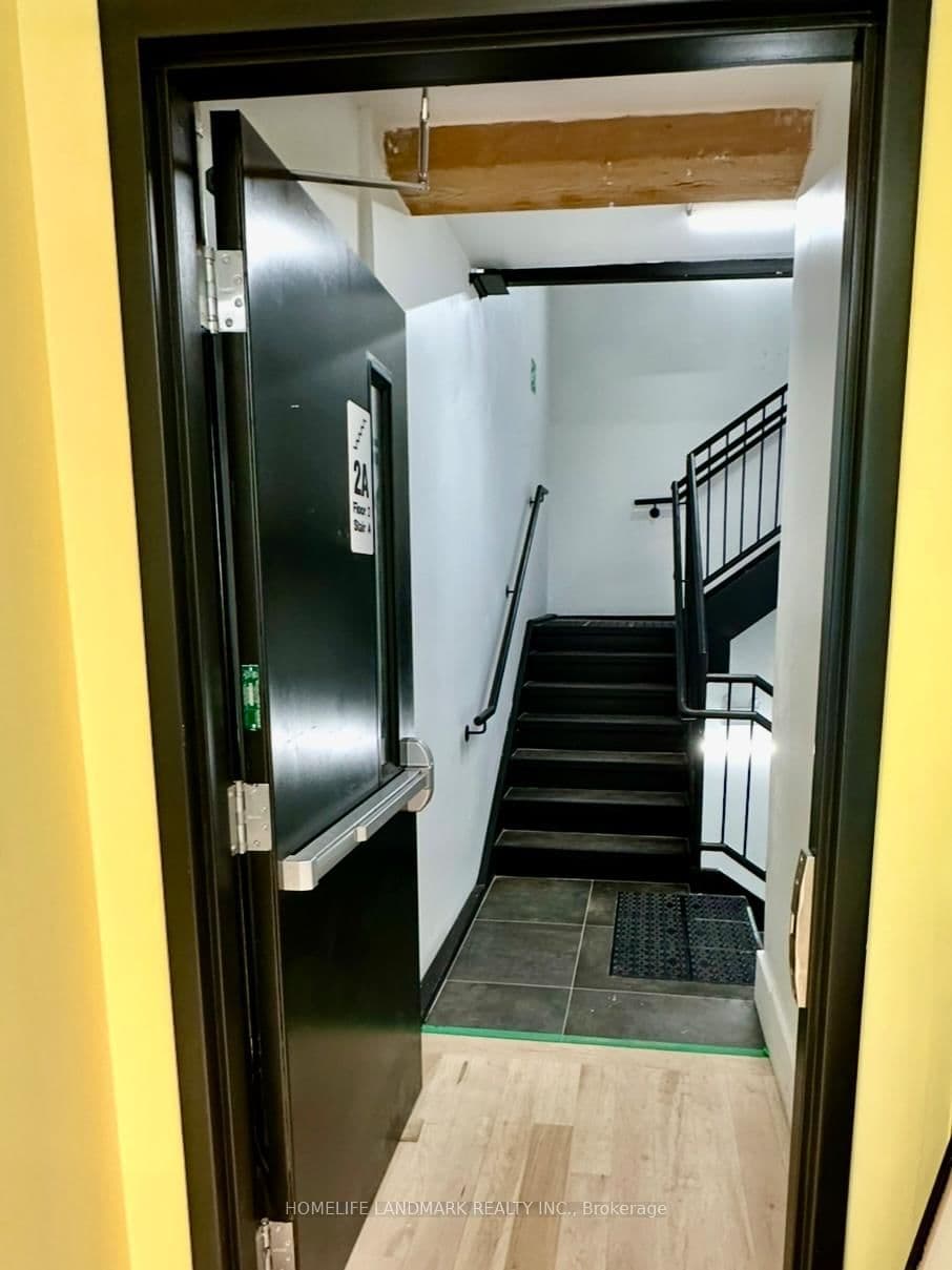 577 Yonge Street, Unit 2nd FL thumbnail 11
