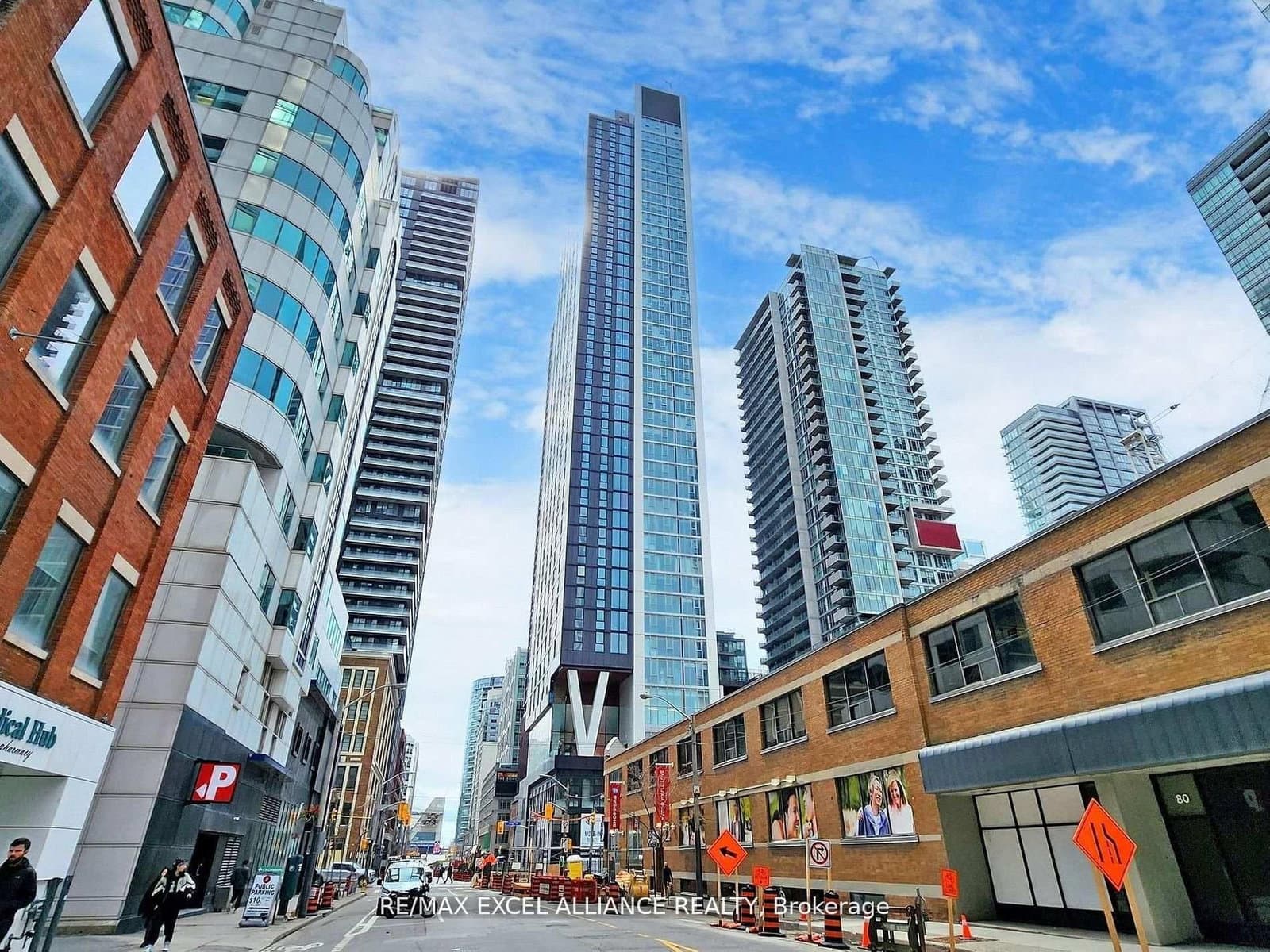 #204 - 357 King Street W