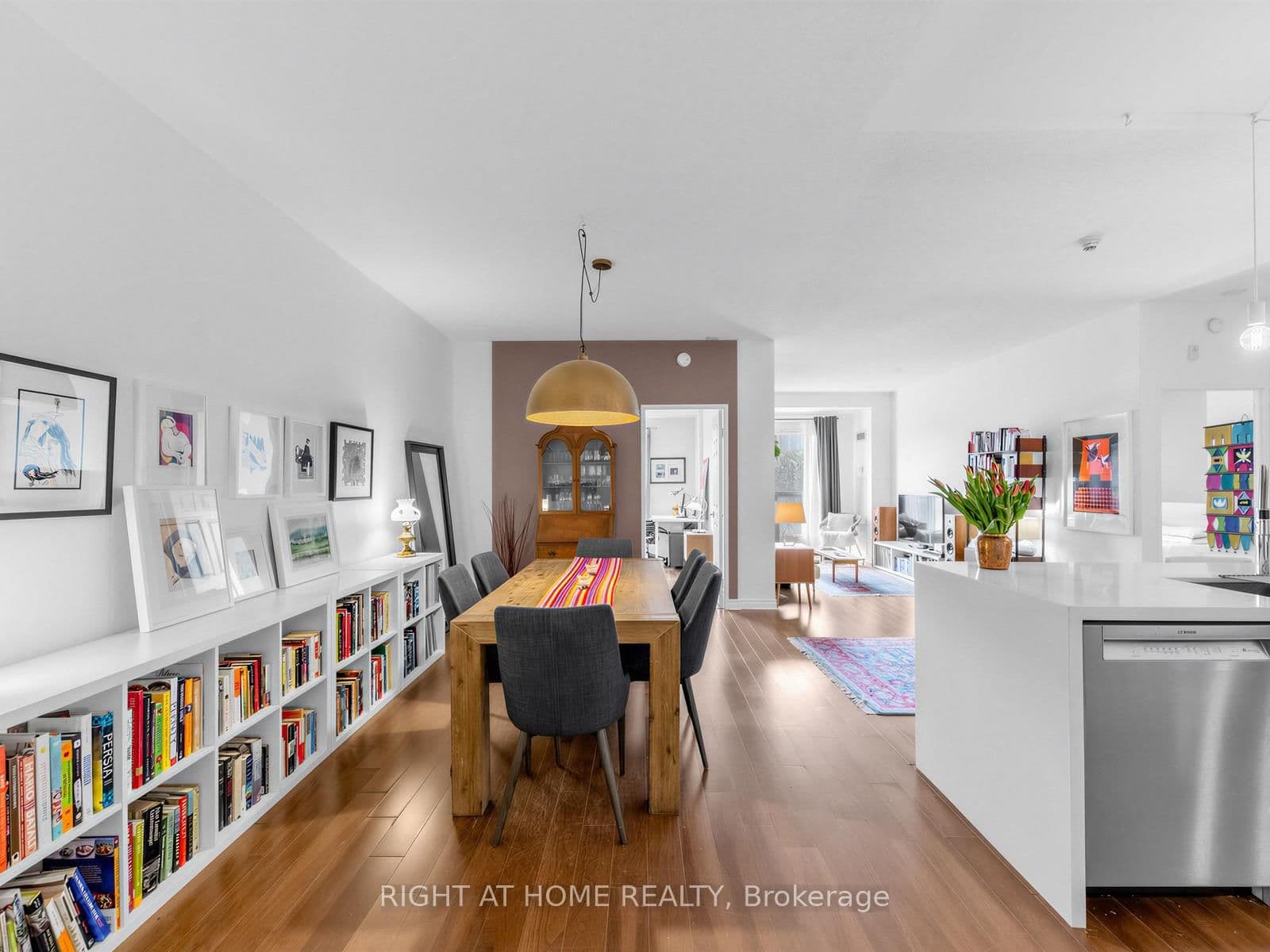 #406 - 11 Christie Street