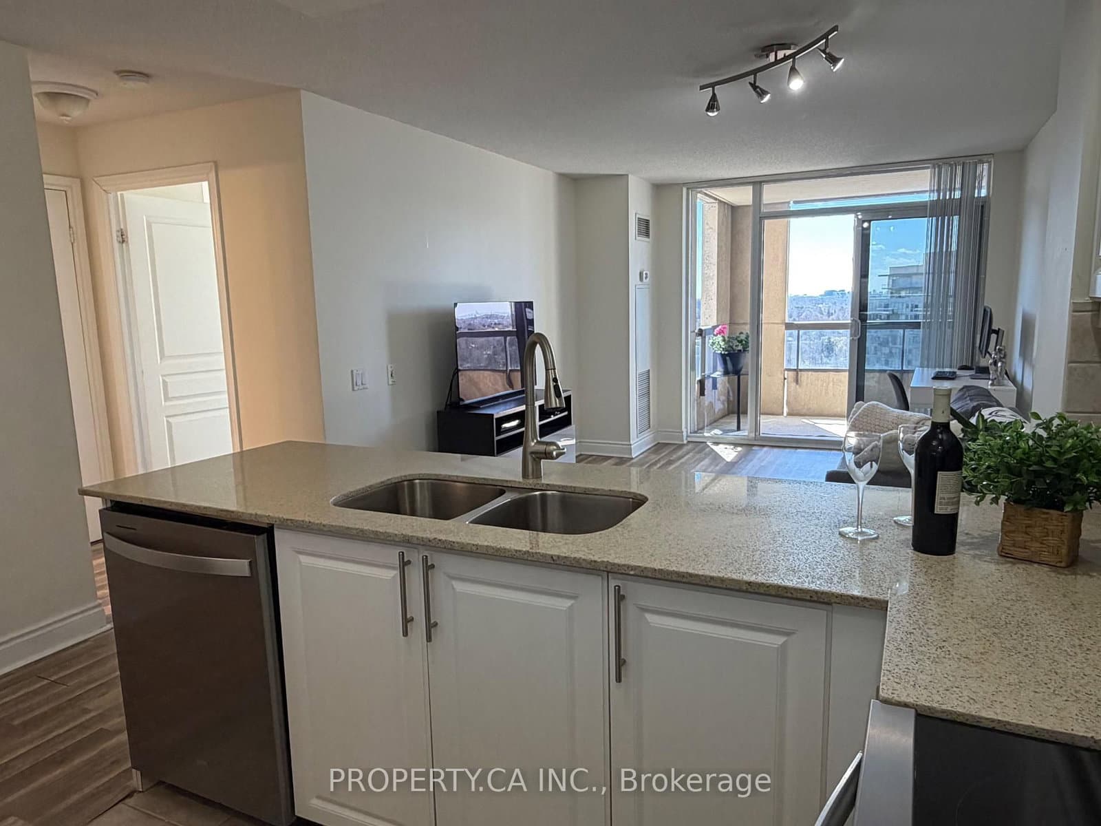 #1614 - 5 Northtown Way