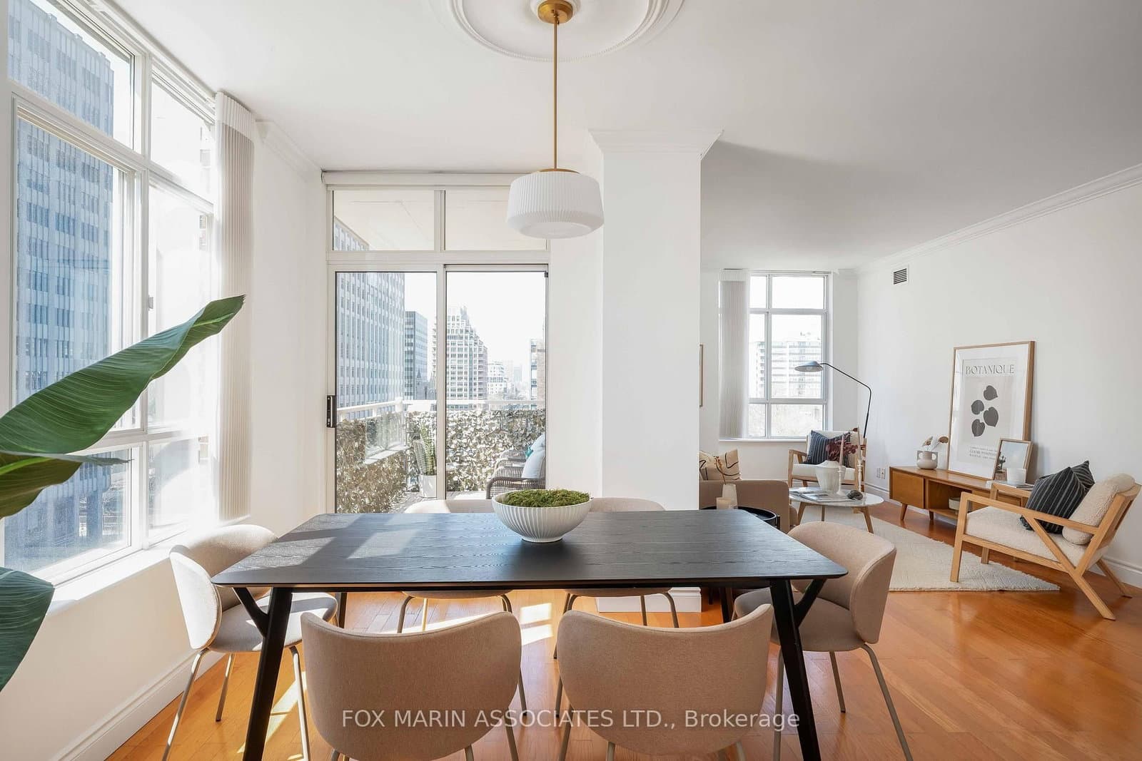 #805 - 1 Deer Park Crescent