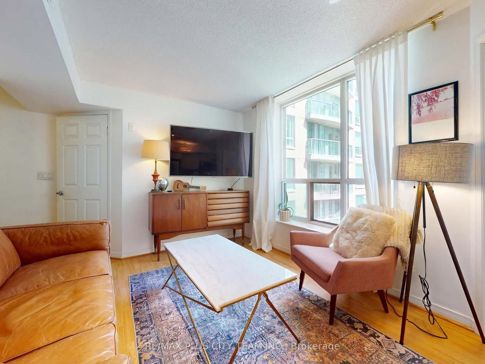 #721 - 109 Front Street E