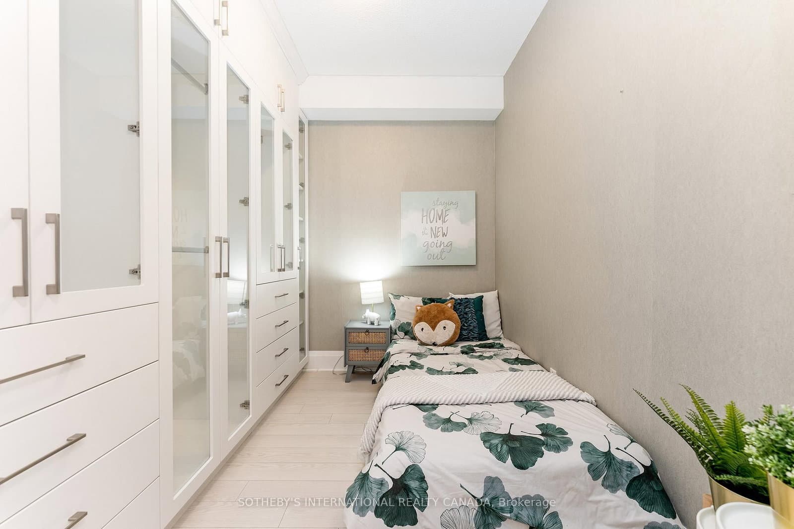 100 Harrison Garden Boulevard, Unit 824 thumbnail 17