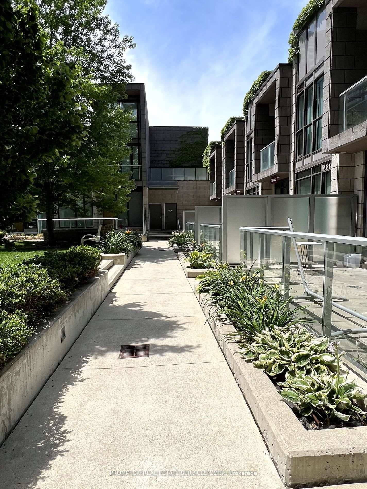 121 Mcmahon Drive, Unit TH10 thumbnail 8