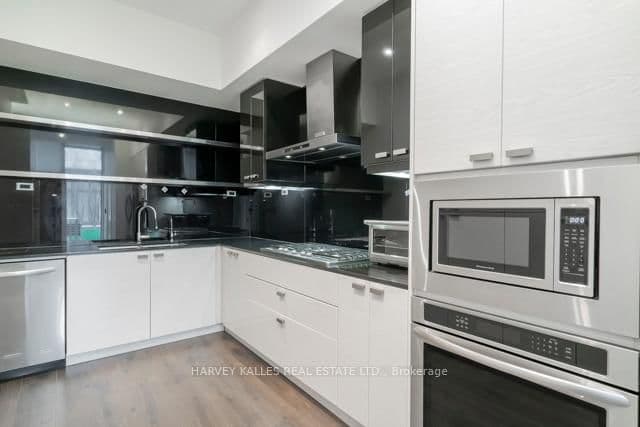 121 McMahon Drive, Unit TH12 thumbnail 11