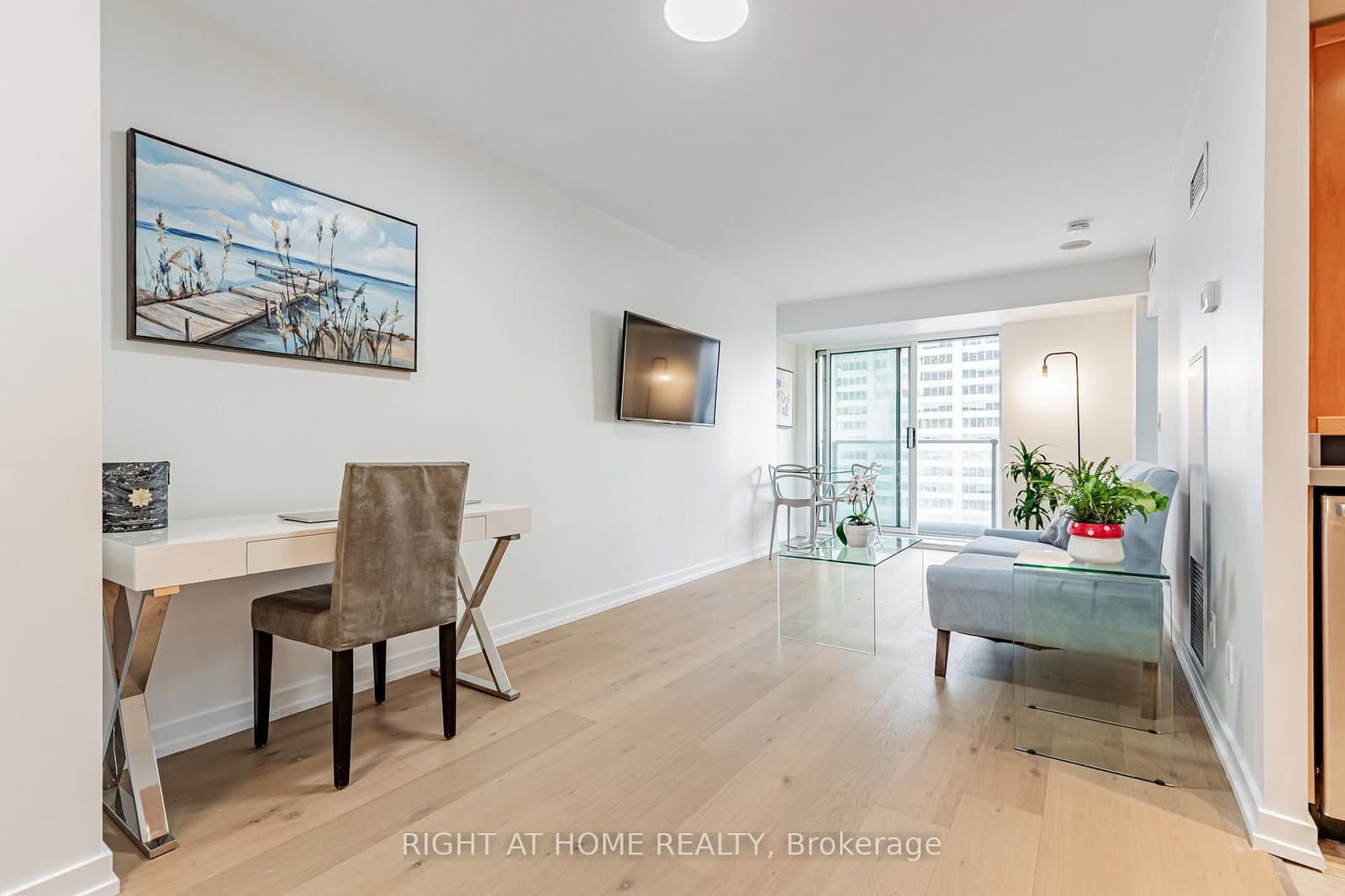 #3116 - 8 Park Road