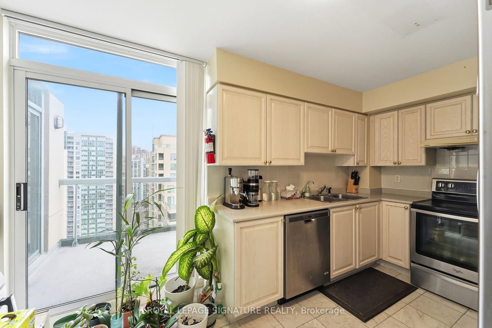 28 Empress Avenue, Unit 2302 thumbnail 10