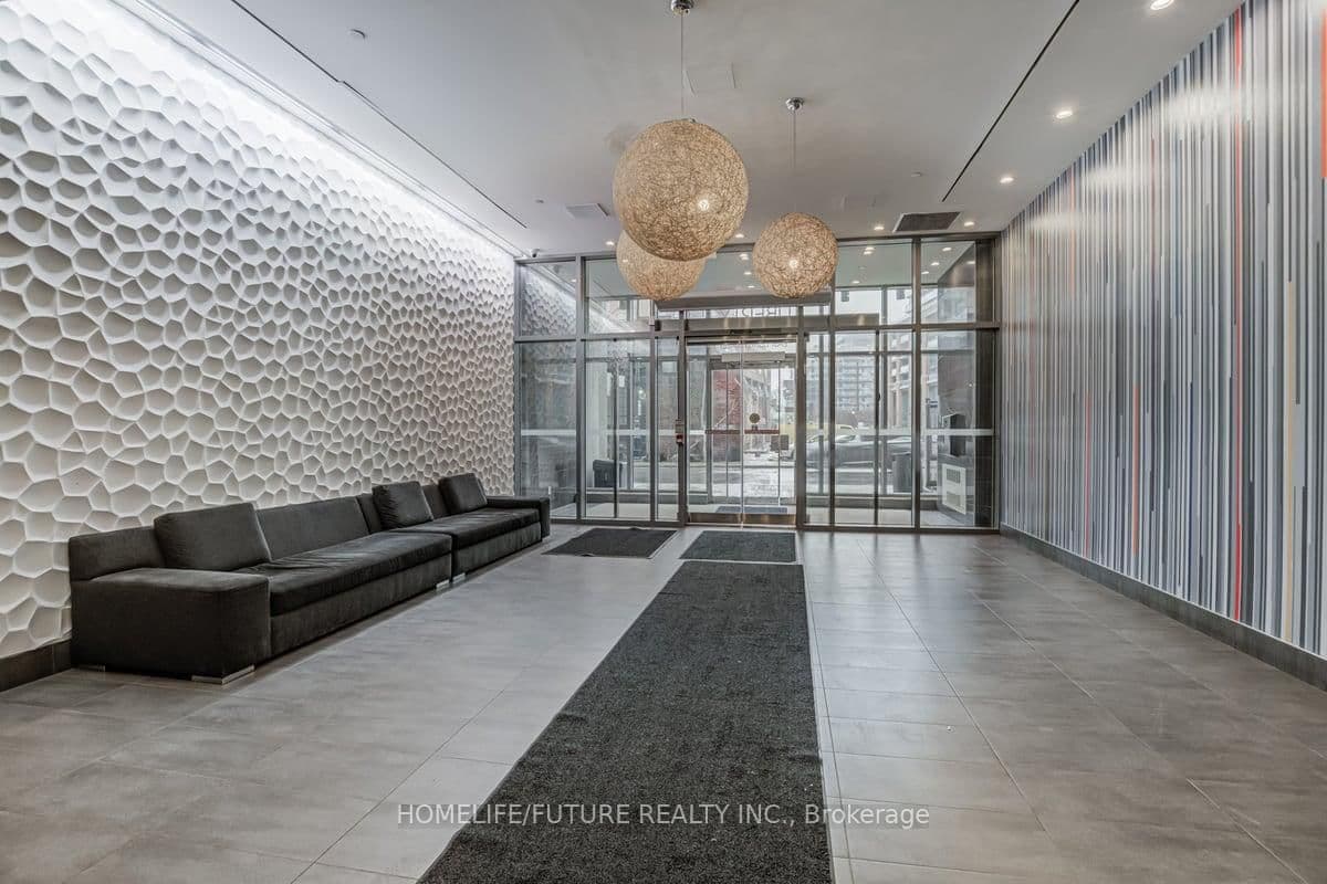 150 East Liberty Street, Unit 1605 thumbnail 3