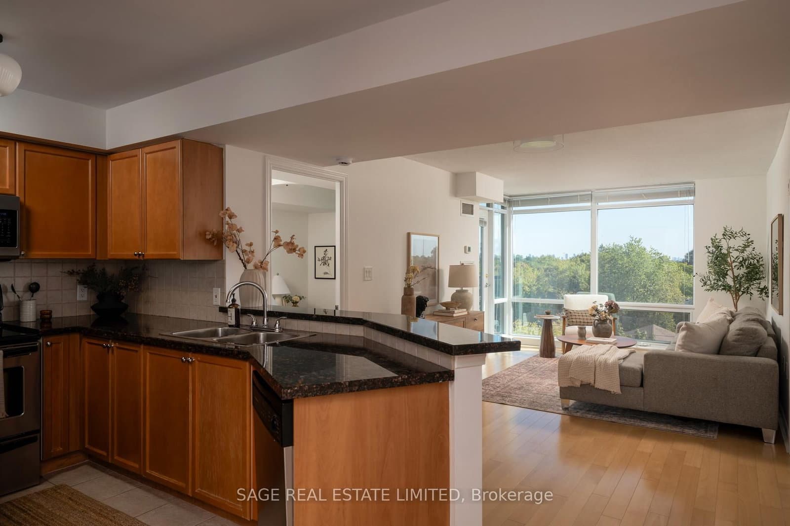 #606 - 3830 Bathurst Street