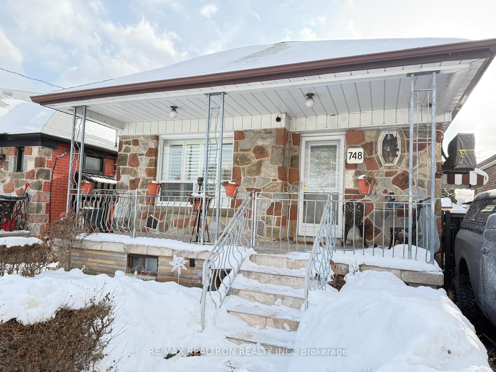 748 Vaughan Road thumbnail 2