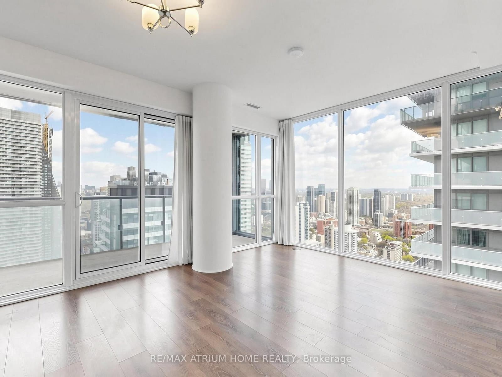#4308 - 15 GRENVILLE Street