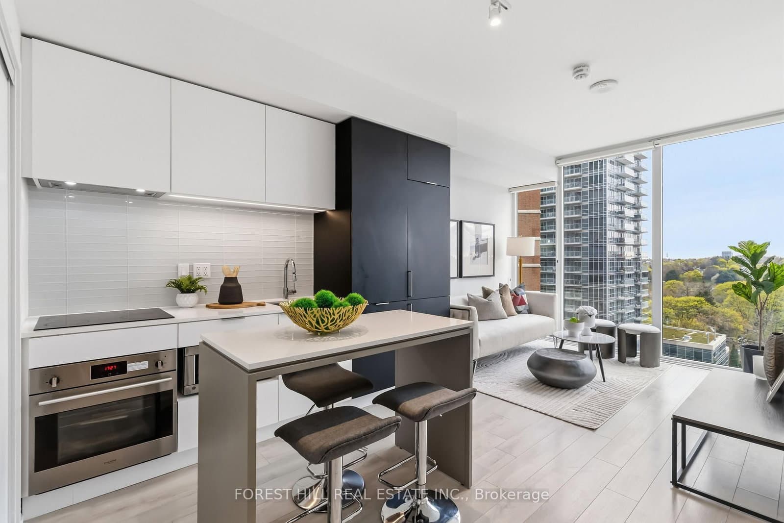 #819 - 33 Helendale Avenue