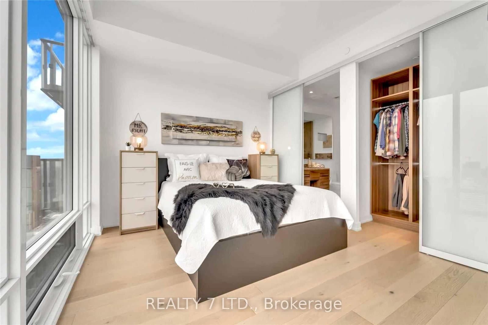 488 University Avenue, Unit 3902 thumbnail 28