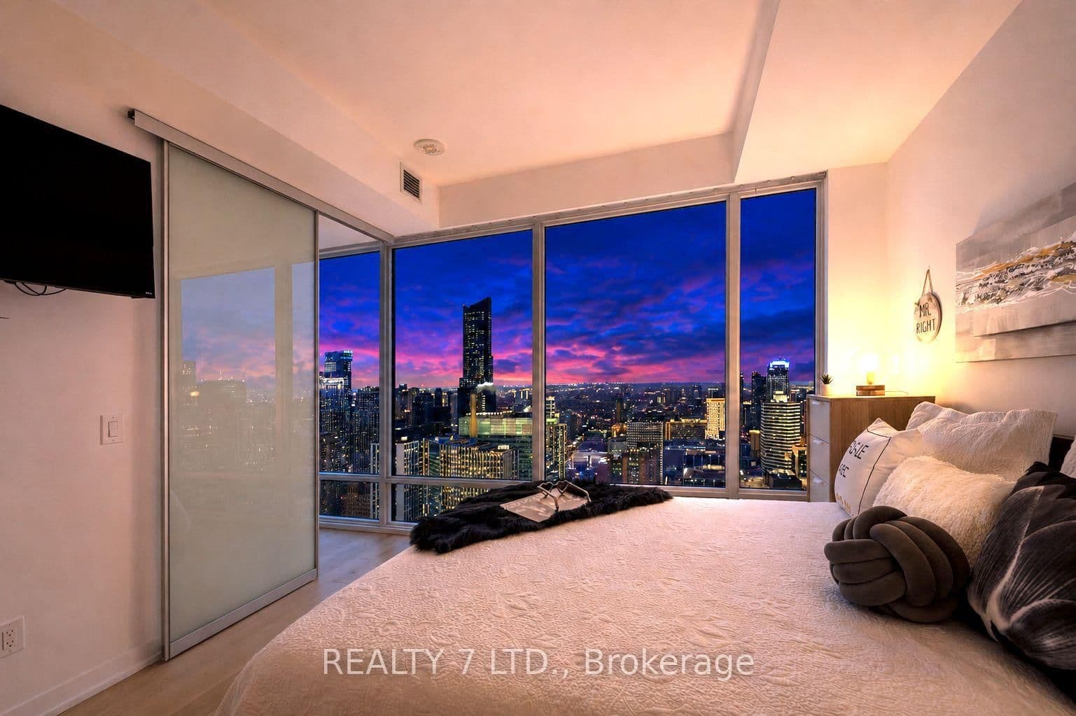 488 University Avenue, Unit 3902 thumbnail 30