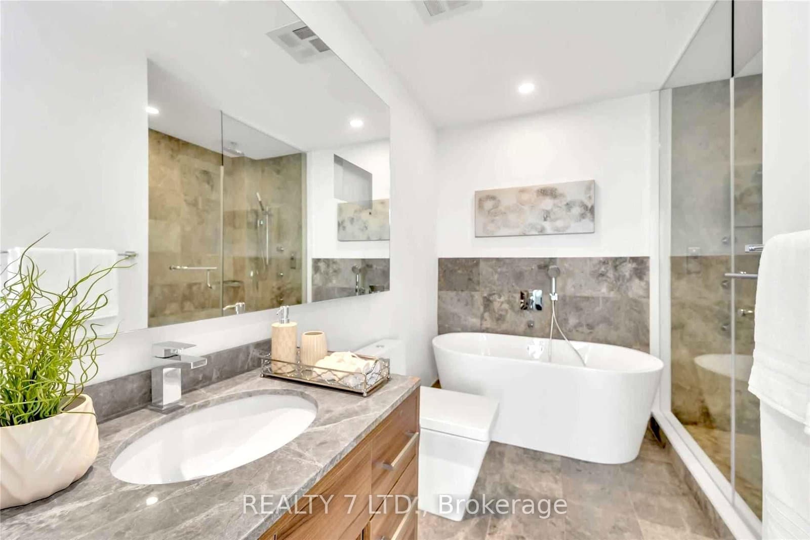 488 University Avenue, Unit 3902 thumbnail 31