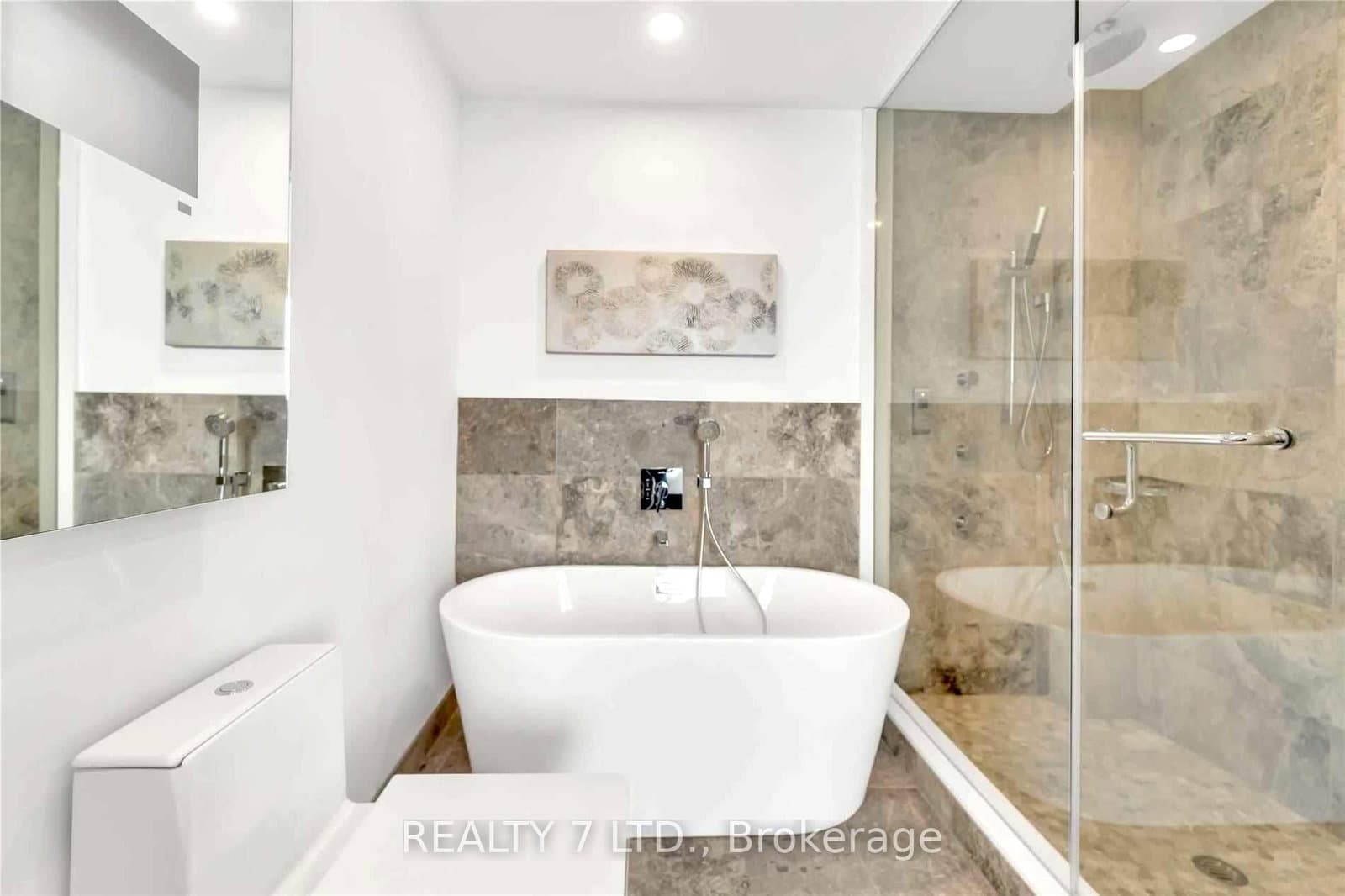 488 University Avenue, Unit 3902 thumbnail 32