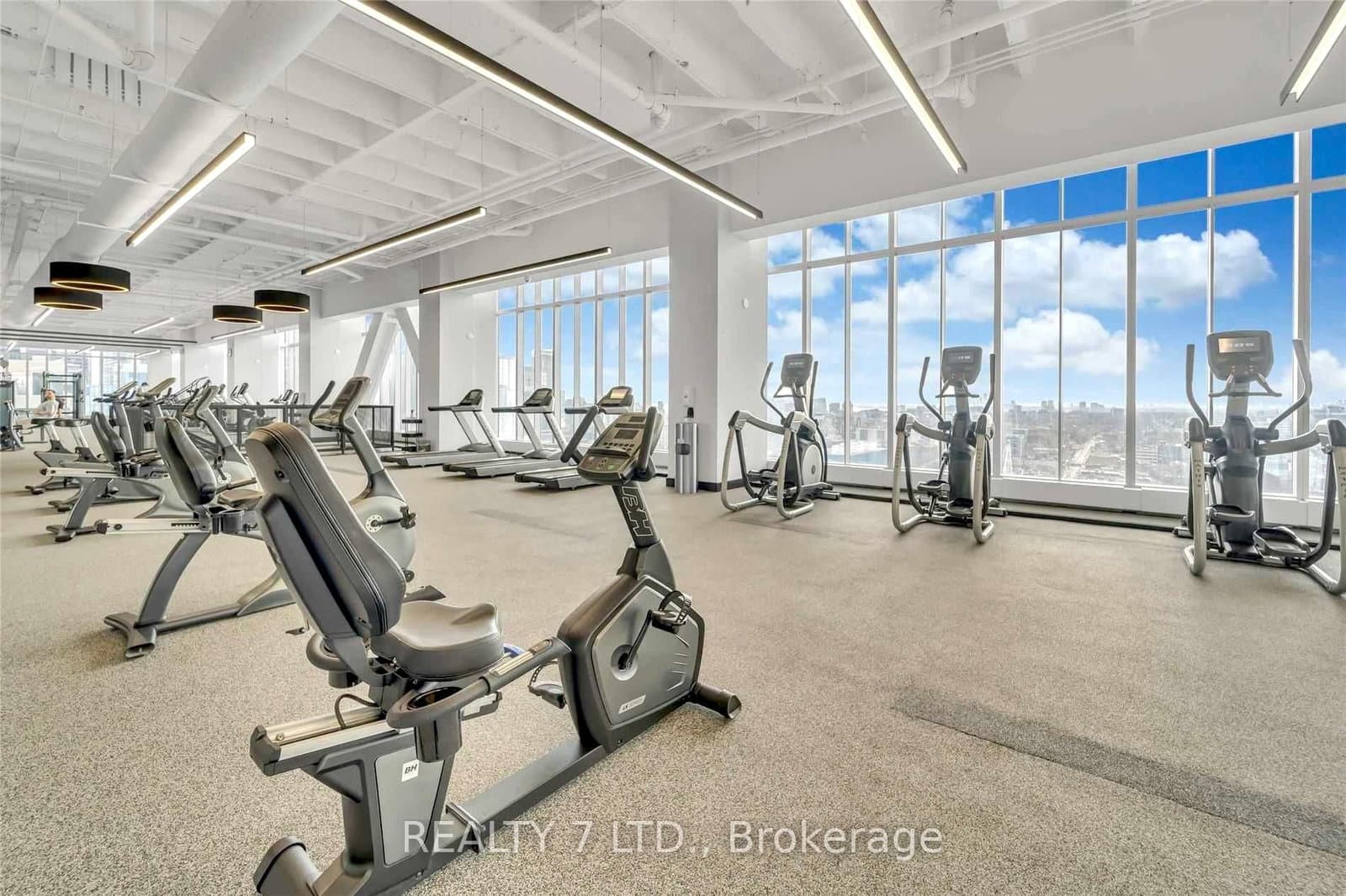 488 University Avenue, Unit 3902 thumbnail 38