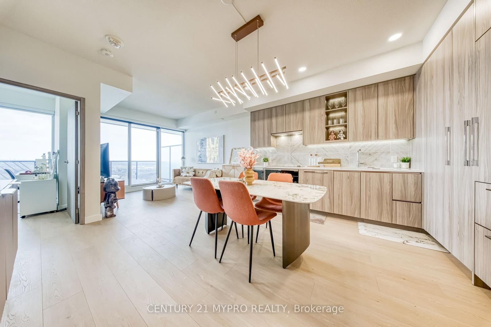 95 McMahon Drive, Unit 3907