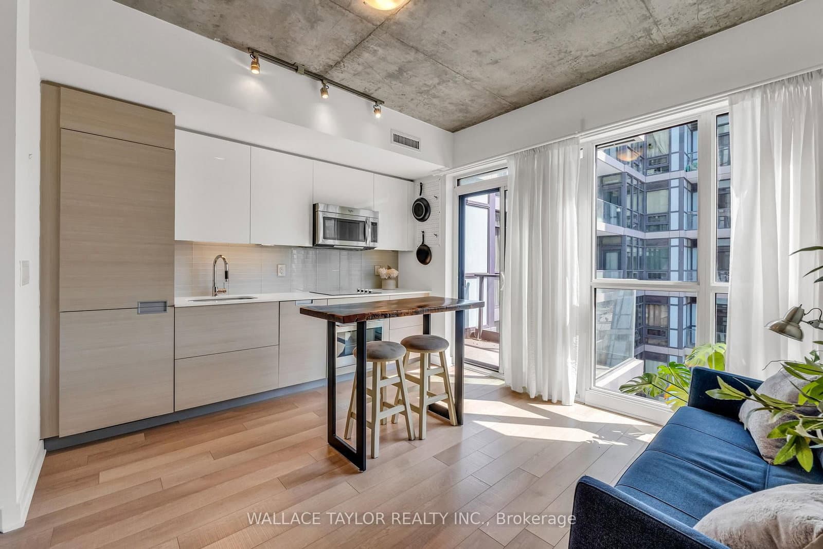 #1702 - 210 Simcoe Street