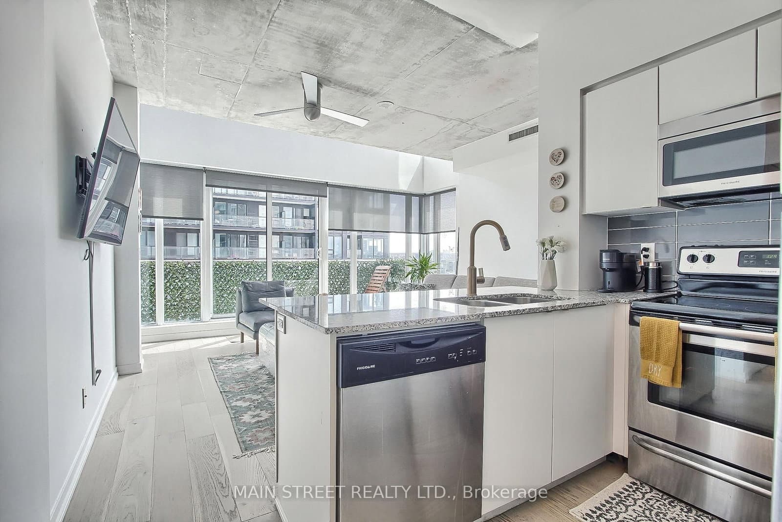 150 East Liberty Street, Unit 1213 thumbnail 11