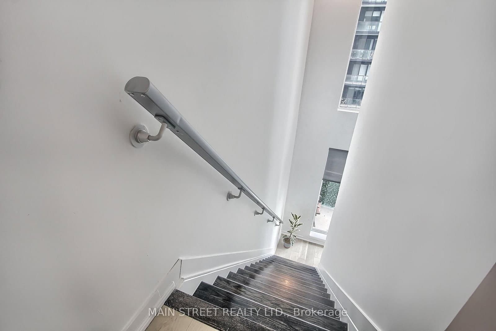 150 East Liberty Street, Unit 1213 thumbnail 17