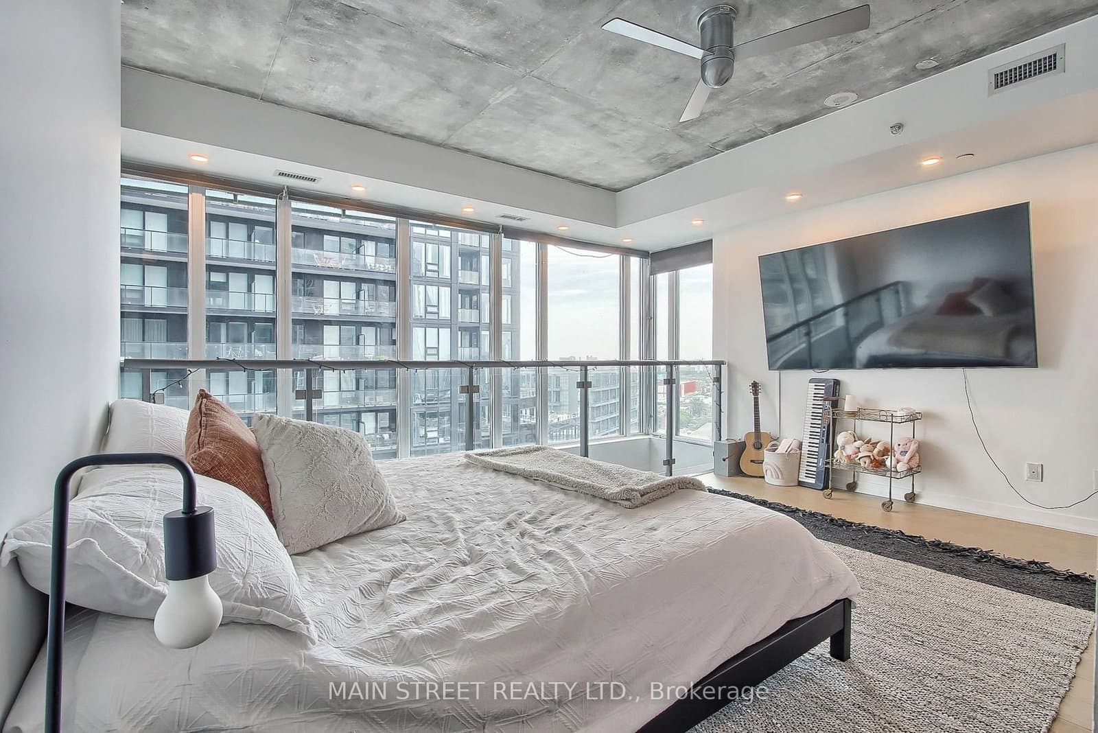 150 East Liberty Street, Unit 1213 thumbnail 20