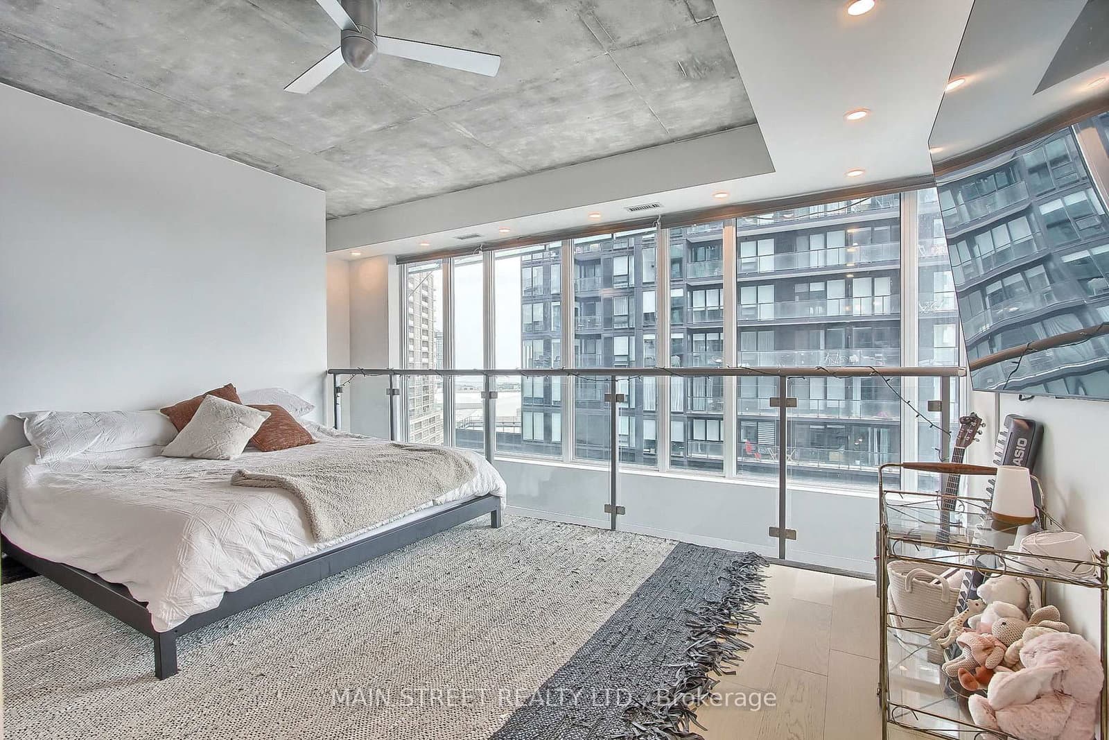 150 East Liberty Street, Unit 1213 thumbnail 22