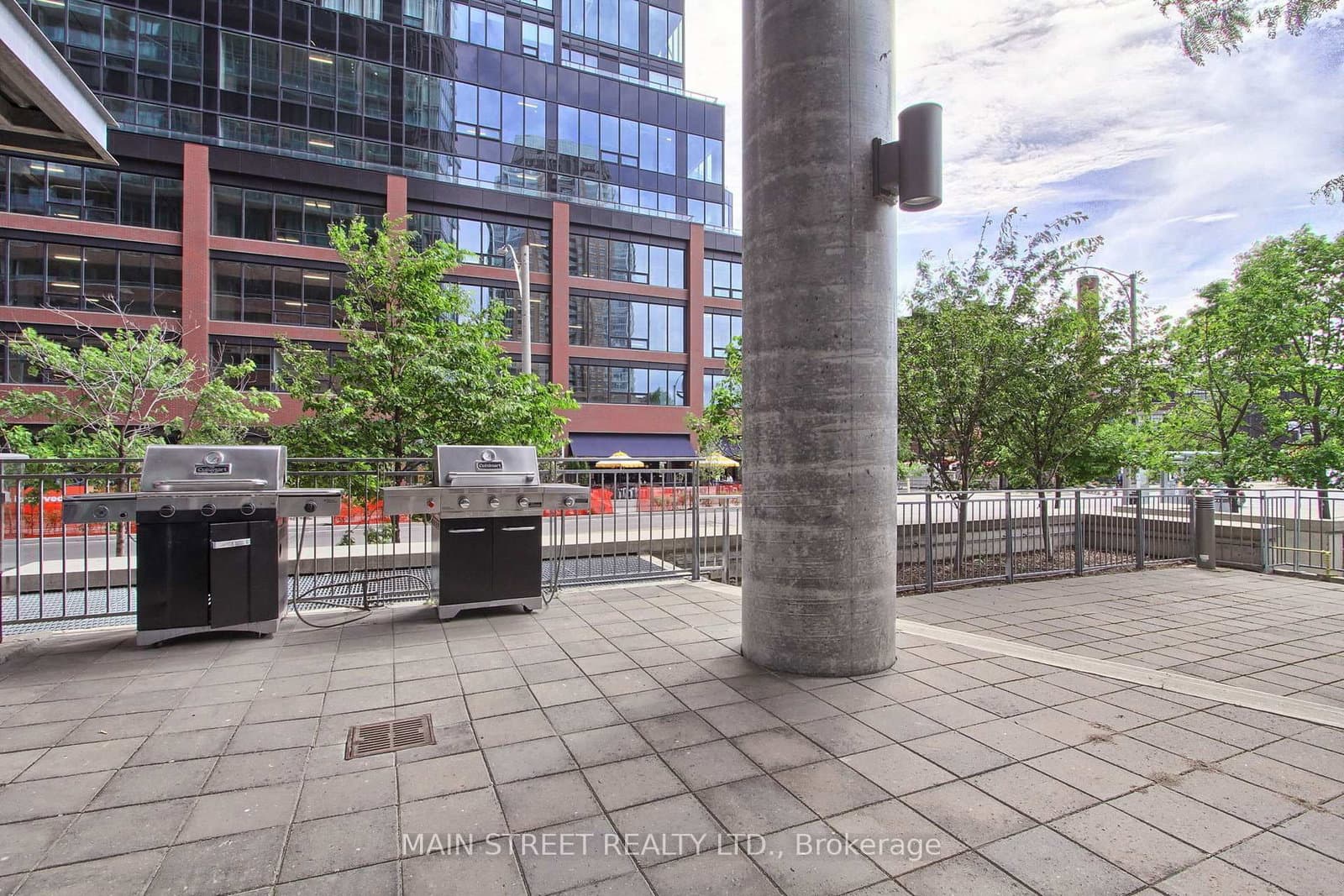 150 East Liberty Street, Unit 1213 thumbnail 46