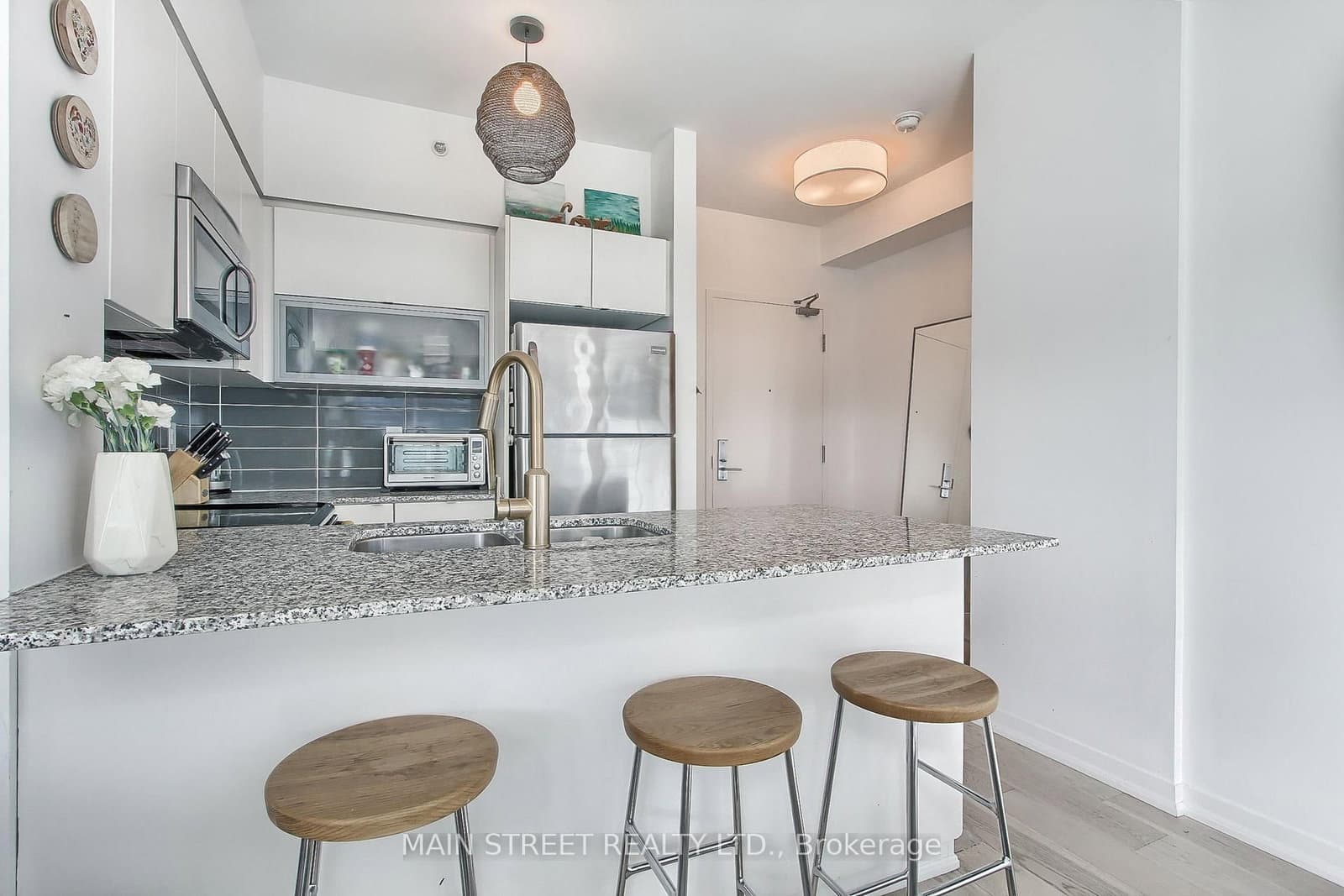 150 East Liberty Street, Unit 1213 thumbnail 8