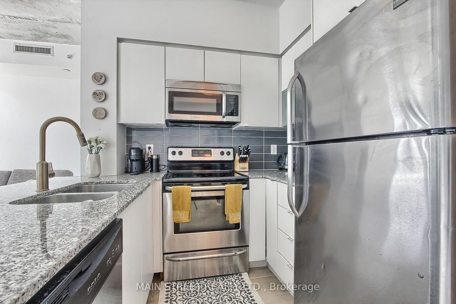 150 East Liberty Street, Unit 1213 thumbnail 9