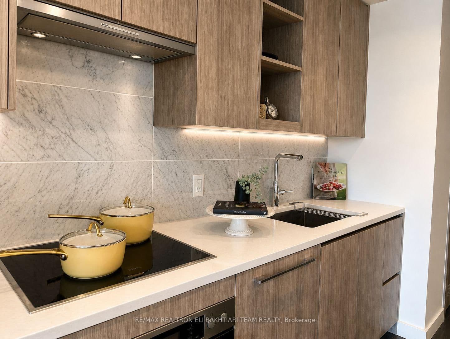 95 McMahon Drive, Unit 2511 thumbnail 15