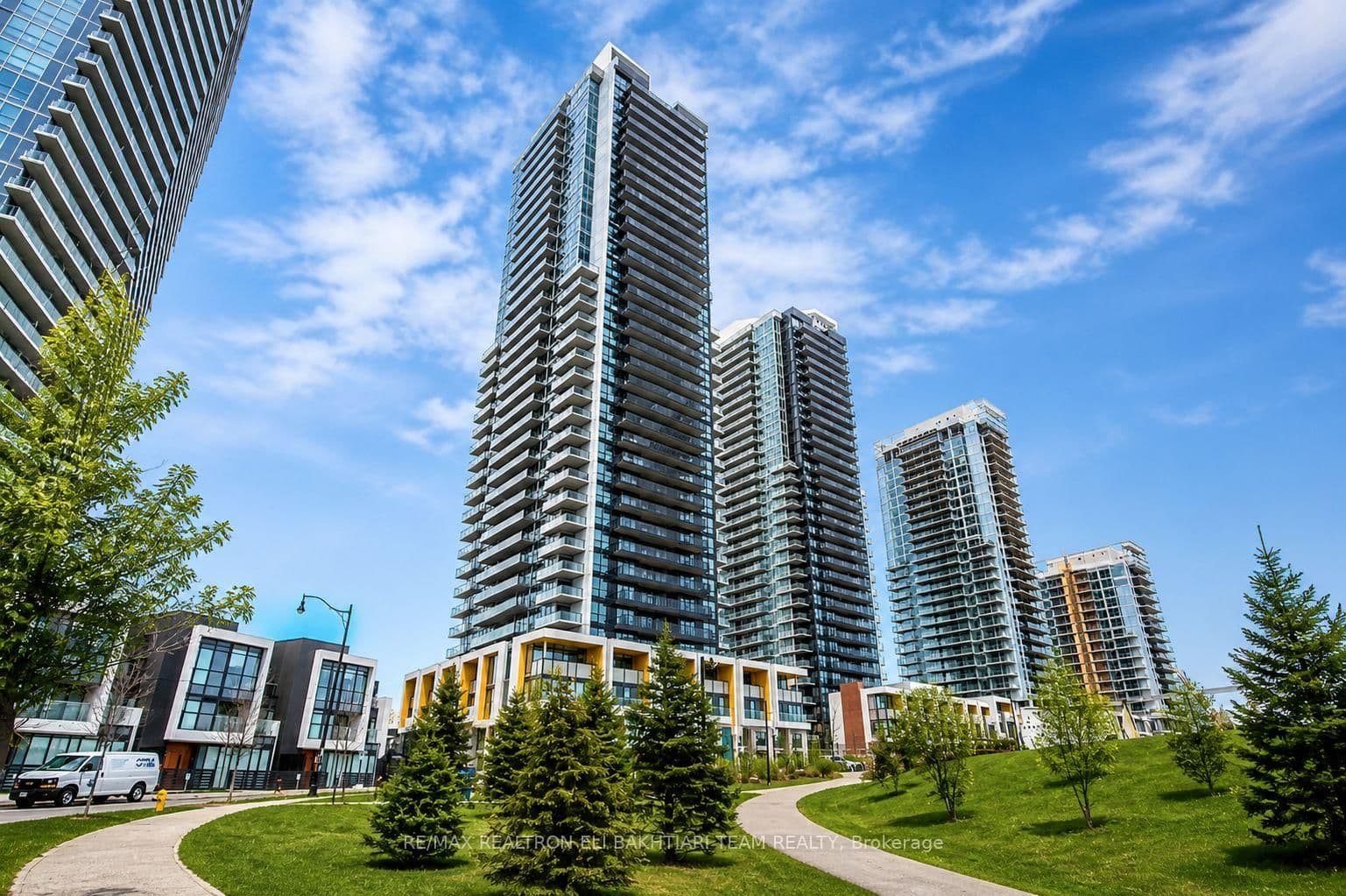 95 McMahon Drive, Unit 2511 thumbnail 2