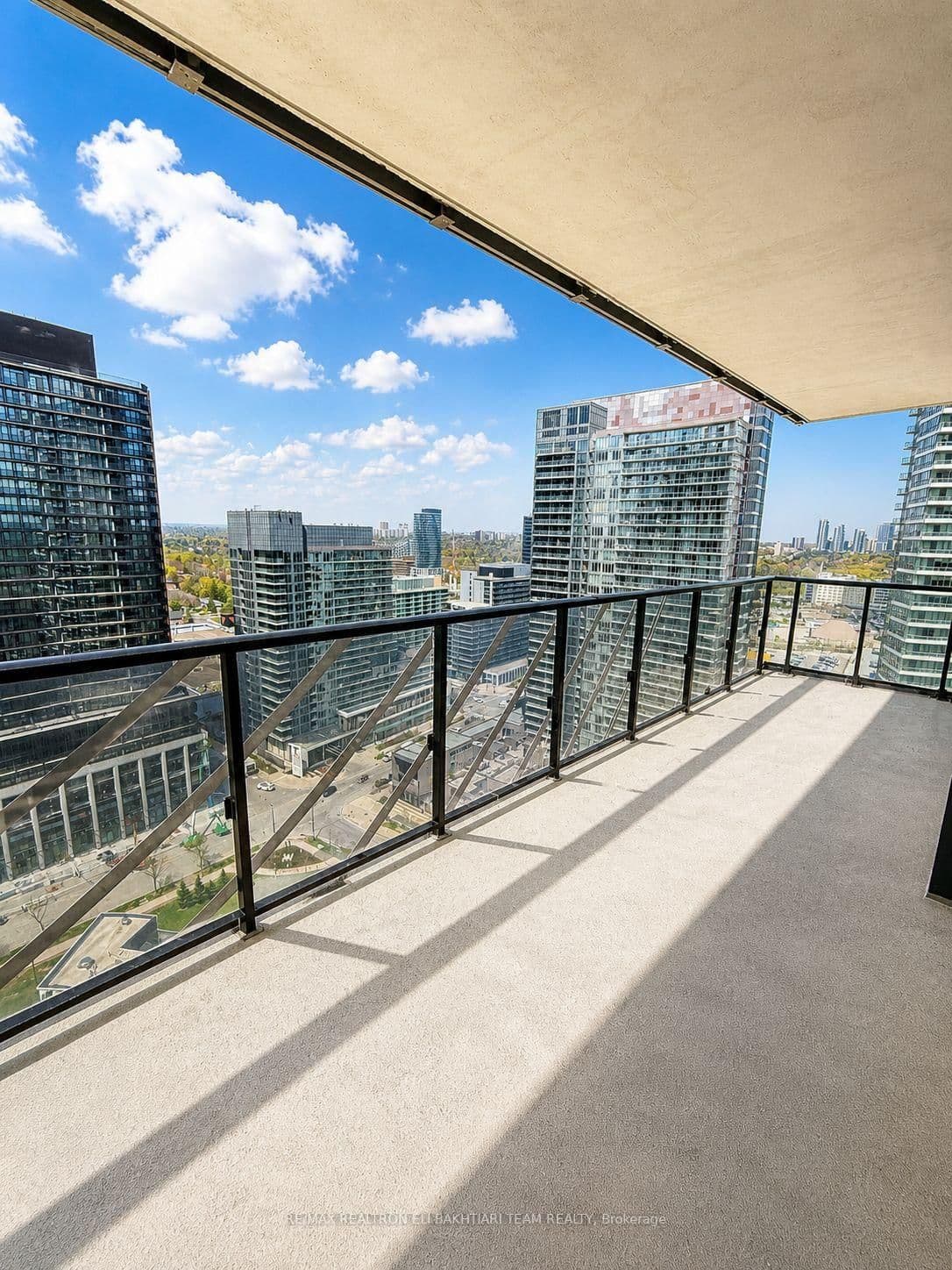 95 McMahon Drive, Unit 2511 thumbnail 20