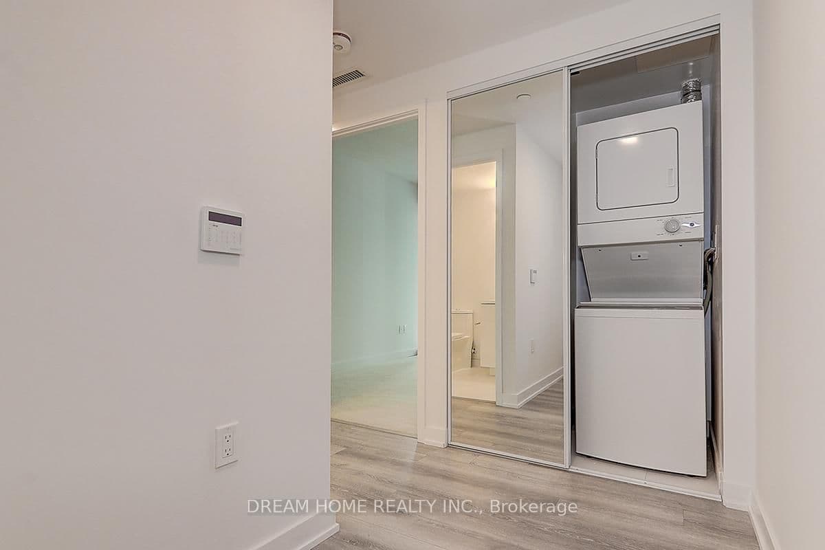 238 Simcoe Street, Unit 1608 thumbnail 4