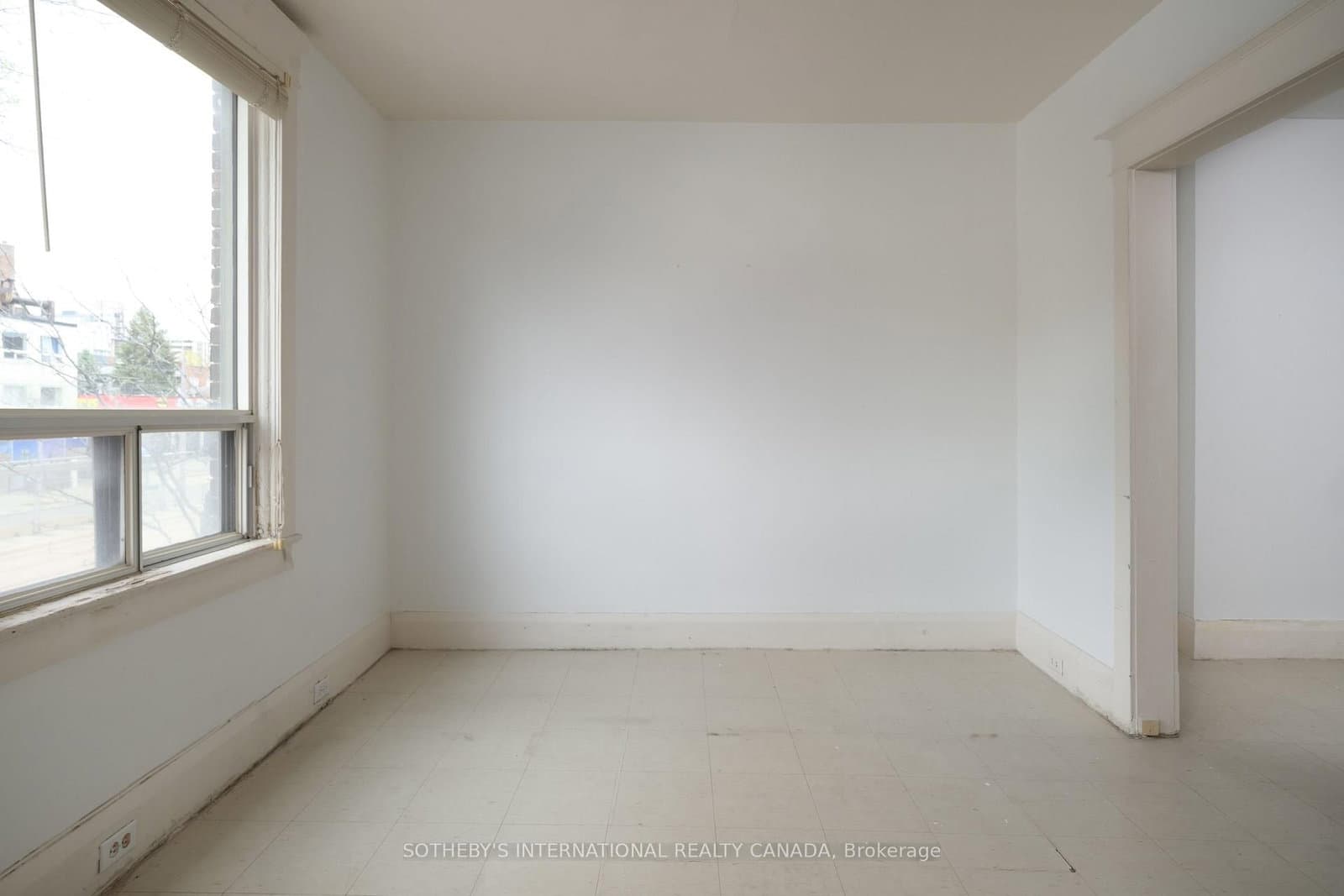 641 St Clair Avenue W thumbnail 10