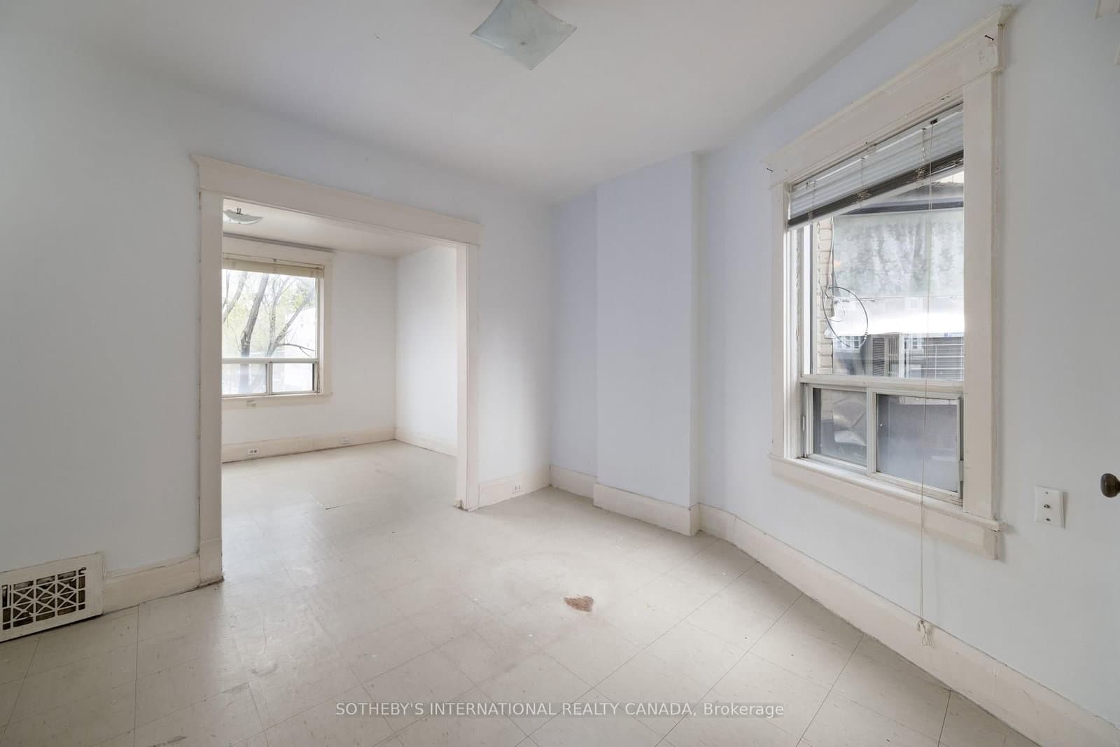 641 St Clair Avenue W thumbnail 11