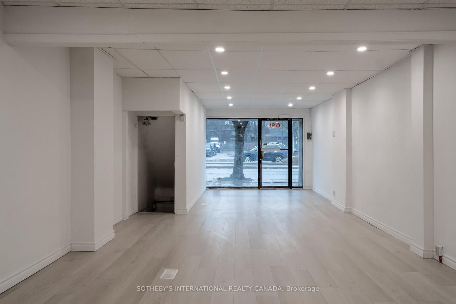 641 St Clair Avenue W thumbnail 2