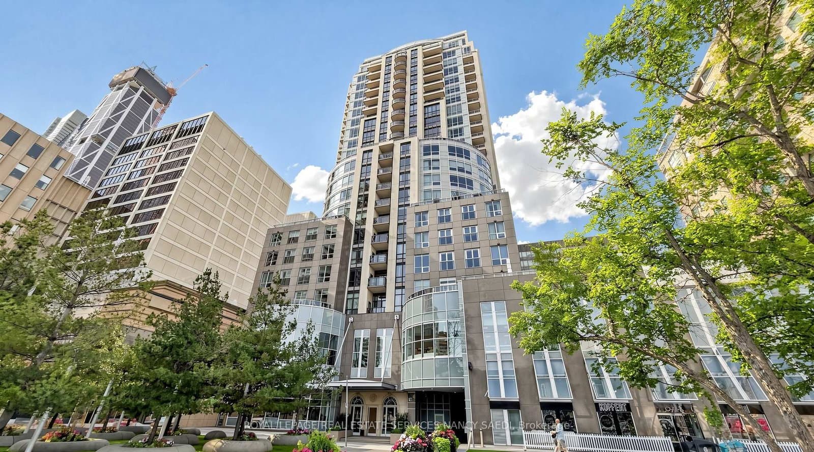 #802 - 10 Bellair Street