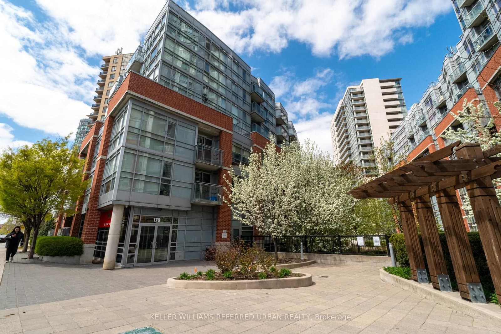#802 - 170 Sudbury Street