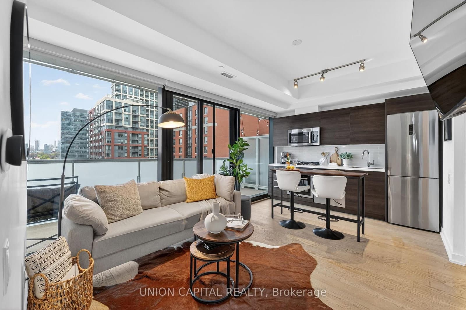 #1004 - 11 Charlotte Street