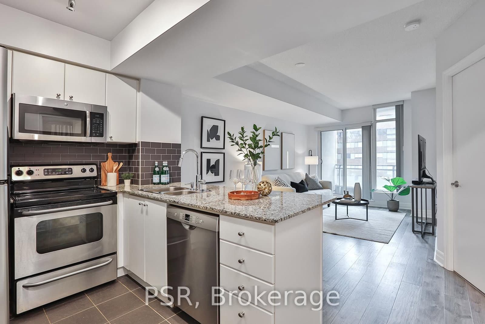 #1011 - 8 Scollard Street